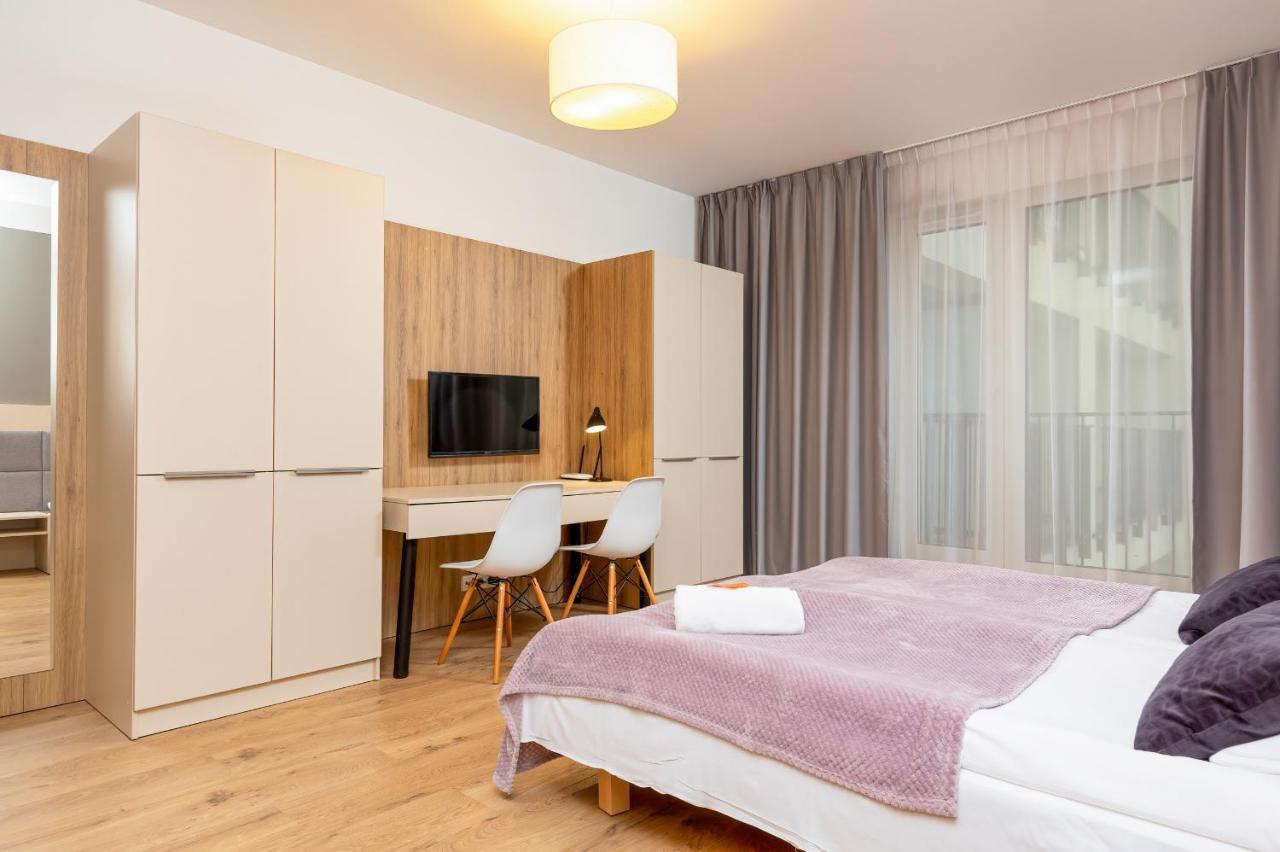 Wolska Residence Apartments With Parking By Noclegi Renters Varsóvia Exterior foto