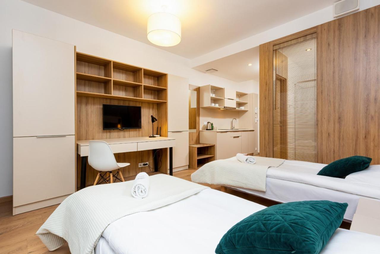 Wolska Residence Apartments With Parking By Noclegi Renters Varsóvia Exterior foto